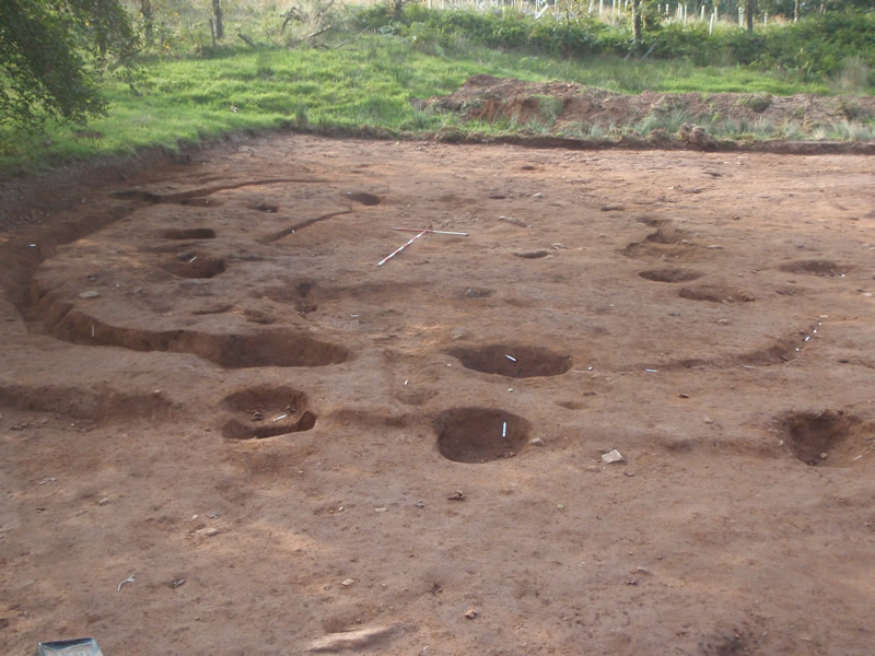 Excavated remains of Inverkip Roundhouse, showing the porch entranceway © GUARD Archaeology Ltd.